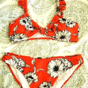 Cupshe swimsuit Med Top and LG bottom